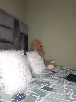 Snapshot of SlimRose24 chatting on November 3, 1:40 am SlimRose24 online show from November 3, 1:40 am