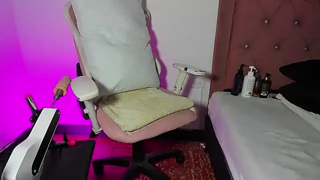 kyliestteel online show from February 24, 2:40 am