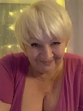 Snapshot of Laura_Millf chatting on January 3, 7:39 pm Laura Millf online show from January 3, 7:39 pm