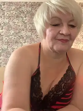 Snapshot of Laura_Millf chatting on January 10, 11:11 am Laura Millf online show from January 10, 11:11 am