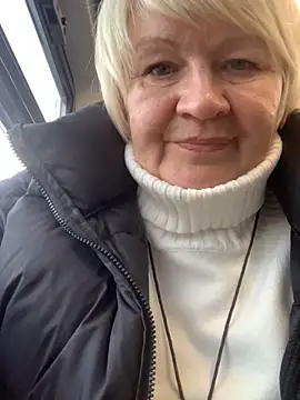 Snapshot of Laura_Millf chatting on January 21, 12:29 pm Laura Millf online show from January 21, 12:29 pm
