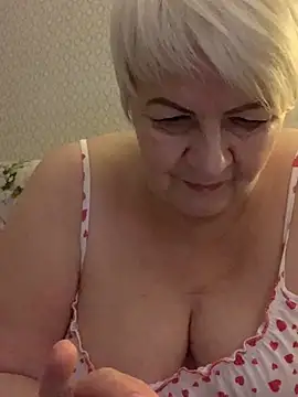 Snapshot of Laura_Millf chatting on January 30, 5:39 pm Laura Millf online show from January 30, 5:39 pm