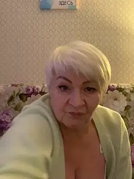 Snapshot of Laura_Millf chatting on February 2, 1:08 pm Laura Millf online show from February 2, 1:08 pm
