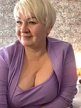 Snapshot of Laura_Millf chatting on February 9, 9:16 am Laura Millf online show from February 9, 9:16 am
