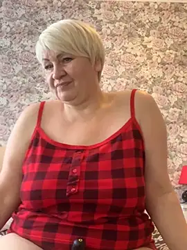 Snapshot of Laura_Millf chatting on February 15, 7:49 am Laura Millf online show from February 15, 7:49 am