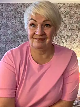 Snapshot of Laura_Millf chatting on February 19, 9:17 am Laura Millf online show from February 19, 9:17 am