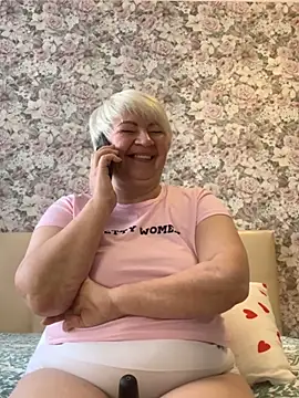 Snapshot of Laura_Millf chatting on February 25, 7:09 am Laura Millf online show from February 25, 7:09 am