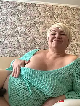 Snapshot of Laura_Millf chatting on February 25, 10:15 am Laura Millf online show from February 25, 10:15 am