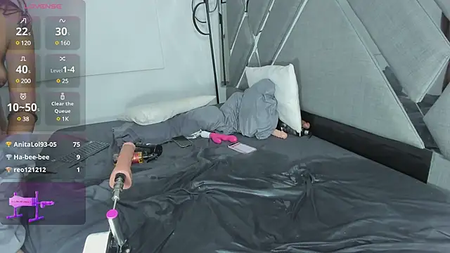 Snapshot of LunaGates chatting on January 9, 4:41 am LunaGates online show from January 9, 4:41 am