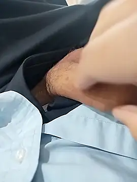 Snapshot of ptrz990 chatting on November 29, 1:36 pm ptrz990 online show from November 29, 1:36 pm