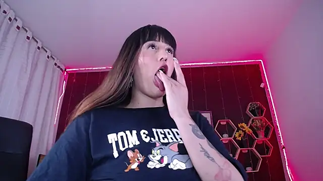 Snapshot of AnabelleGron chatting on February 5, 1:15 am AnabelleGron online show from February 5, 1:15 am