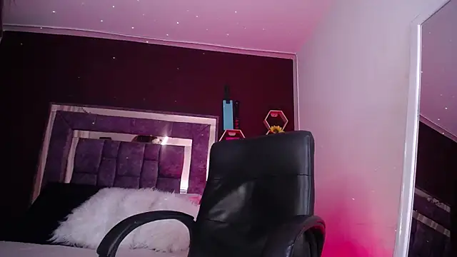 Snapshot of AnabelleGron chatting on November 15, 12:19 am AnabelleGron online show from November 15, 12:19 am