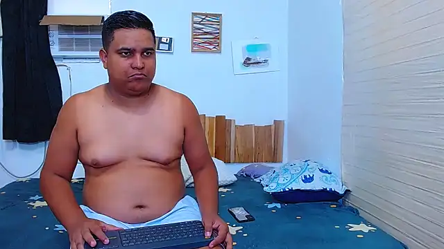 Snapshot of lucasandSofi chatting on October 10, 7:13 pm lucasandSofi online show from October 10, 7:13 pm