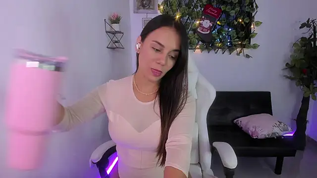 Snapshot of Sara_lopez_28 chatting on December 18, 2:38 pm Sara lopez 28 online show from December 18, 2:38 pm