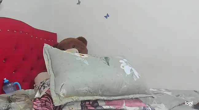 Snapshot of sharoncute1 chatting on March 8, 4:01 am sharoncute1 online show from March 8, 4:01 am