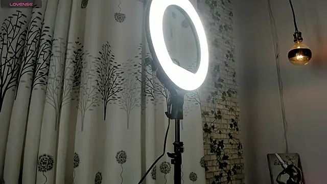 Snapshot of sharoncute1 chatting on September 29, 9:52 pm sharoncute1 online show from September 29, 9:52 pm