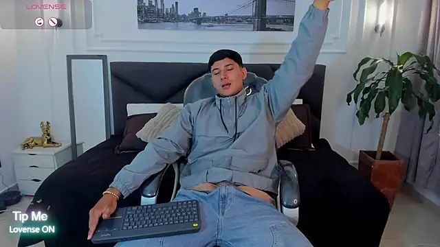 Snapshot of Damian23__ chatting on November 5, 12:16 pm Damian23 online show from November 5, 12:16 pm