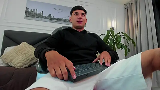 Snapshot of Damian23__ chatting on November 22, 10:36 am Damian23 online show from November 22, 10:36 am