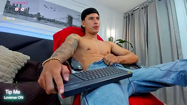 Snapshot of Damian23__ chatting on December 5, 10:24 am Damian23 online show from December 5, 10:24 am