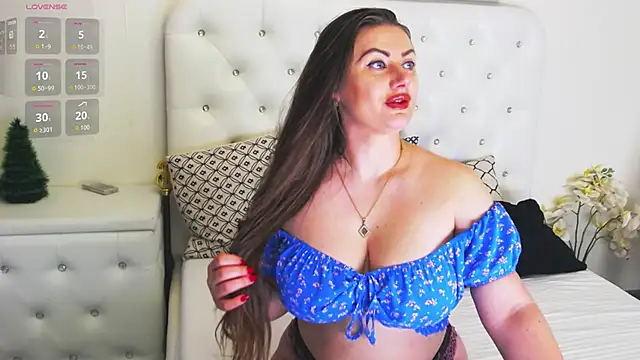 Snapshot of Ysabell01 chatting on December 4, 5:28 am Ysabell01 online show from December 4, 5:28 am