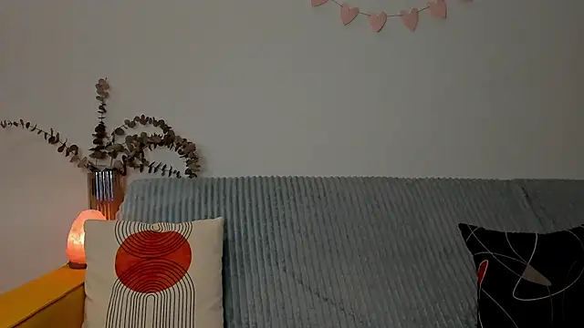 erika hoiree online show from November 8, 4:01 am