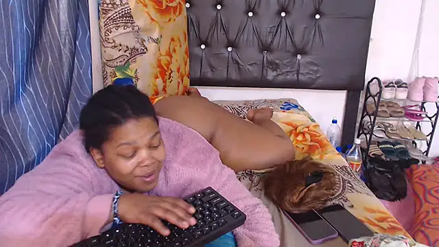 BigbootyNickyx online show from November 4, 6:23 am