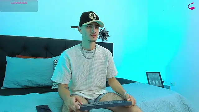 Snapshot of PhilipRich chatting on February 25, 7:47 pm PhilipRich online show from February 25, 7:47 pm