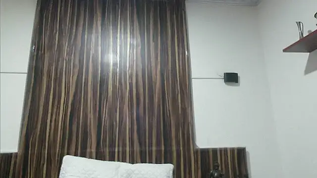 Snapshot of issa_soto_ chatting on February 4, 1:38 pm issa soto online show from February 4, 1:38 pm
