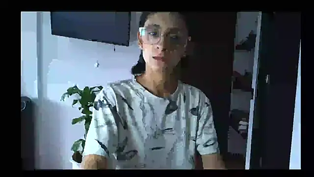 Snapshot of thedianakaro chatting on March 9, 5:49 pm thedianakaro online show from March 9, 5:49 pm