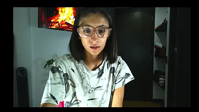 Snapshot of thedianakaro chatting on March 10, 2:50 am thedianakaro online show from March 10, 2:50 am