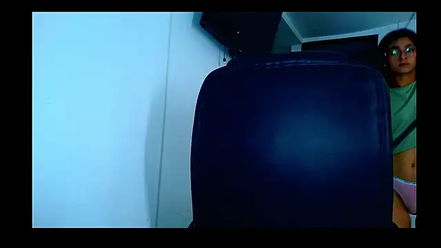 Snapshot of thedianakaro chatting on December 15, 3:27 pm thedianakaro online show from December 15, 3:27 pm