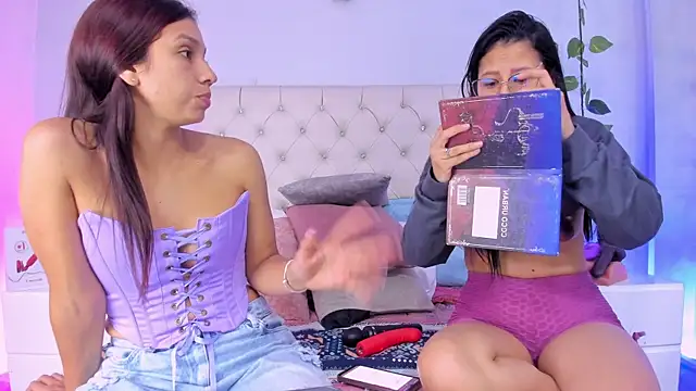 Snapshot of Luci_And_Sofi chatting on March 7, 2:34 pm Luci And Sofi online show from March 7, 2:34 pm