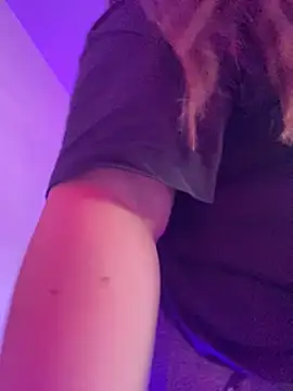 Snapshot of Chloee_ep chatting on December 13, 8:37 pm Chloee ep online show from December 13, 8:37 pm