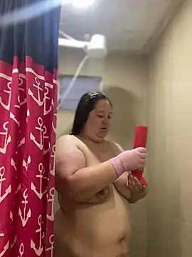 Snapshot of Chloee_ep chatting on December 15, 1:35 am Chloee ep online show from December 15, 1:35 am