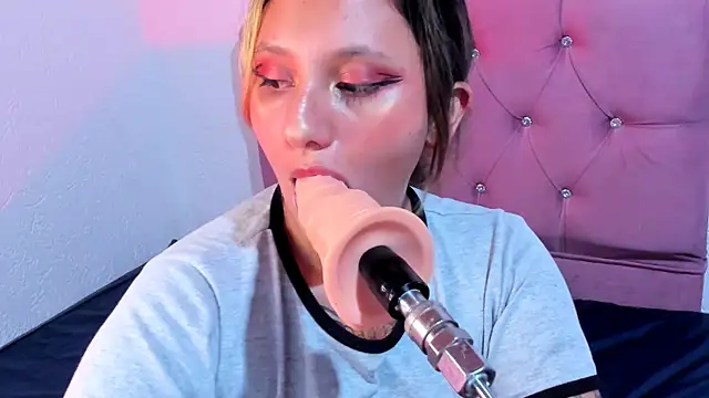 Mila nixon02 online show from March 4, 3:44 am