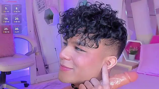 Snapshot of EthanCollens chatting on January 19, 1:00 am EthanCollens online show from January 19, 1:00 am