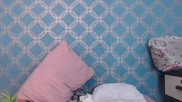 Snapshot of violeta_cute18 chatting on January 24, 10:51 pm violeta cute18 online show from January 24, 10:51 pm