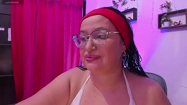 Gia Nahomi online show from November 14, 10:18 pm