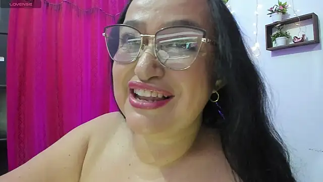 Gia Nahomi online show from November 17, 9:53 pm