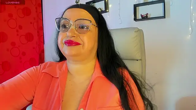 Gia Nahomi online show from February 1, 9:35 pm