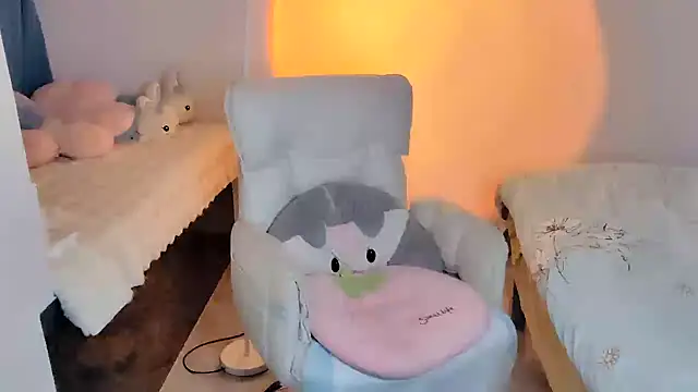 Snapshot of Ailisha66 chatting on March 19, 1:51 pm Ailisha66 online show from March 19, 1:51 pm