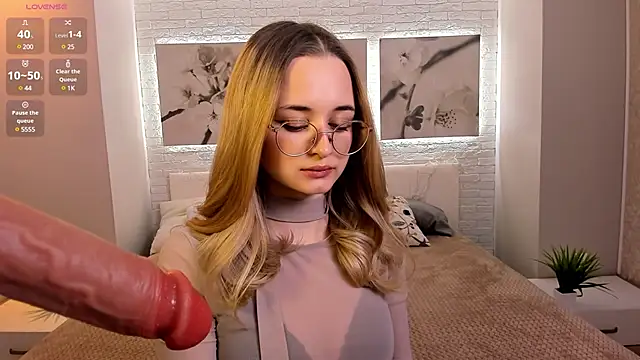 Tiffanyhunt online show from March 21, 2:18 pm