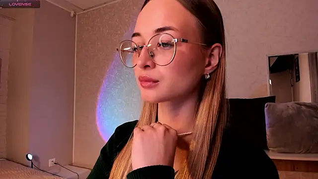 Tiffanyhunt online show from November 17, 1:17 pm