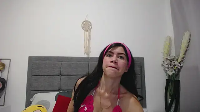 Snapshot of Vicky_Love_ chatting on February 20, 10:48 am Vicky Love  online show from February 20, 10:48 am