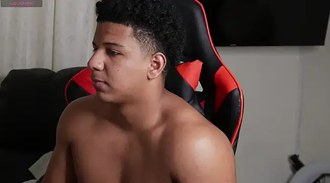 Snapshot of May_Dylan1 chatting on December 29, 12:09 am May Dylan1 online show from December 29, 12:09 am