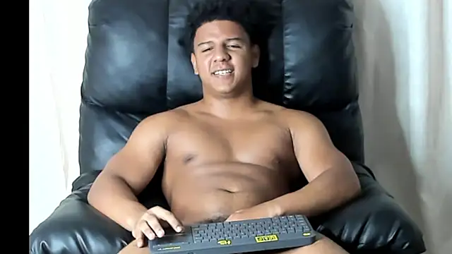 Snapshot of May_Dylan1 chatting on March 21, 12:07 am May Dylan1 online show from March 21, 12:07 am