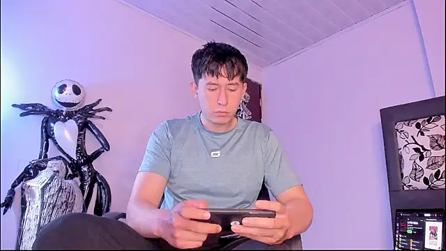 Snapshot of setsuna10 chatting on November 23, 1:05 am setsuna10 online show from November 23, 1:05 am