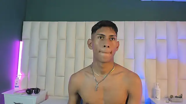 Snapshot of Nick_Collins18 chatting on February 16, 4:31 am Nick Collins18 online show from February 16, 4:31 am