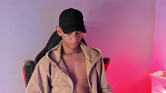 Snapshot of Nick_Collins18 chatting on October 15, 8:53 pm Nick Collins18 online show from October 15, 8:53 pm