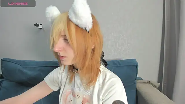 Snapshot of Little_Chips chatting on February 2, 11:32 pm Little Chips online show from February 2, 11:32 pm